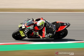 Aleix Espargaro tiru gaya boncengan "emak-emak"