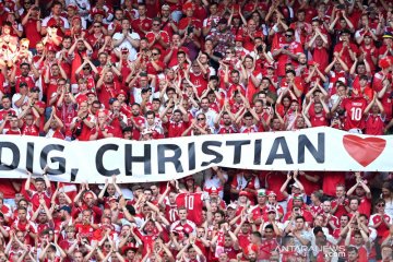 Momen ketika laga Denmark vs Belgia berhenti sejenak untuk memberikan dukungan kepada Christian Eriksen