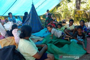 7.227 warga Tehoru masih bertahan di dataran tinggi trauma gempa