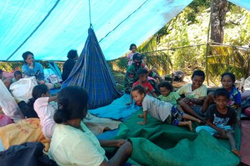 FOTO - Kondisi Warga di Pengungsian akibat Gempa Tehoru, Malteng