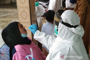 Puluhan orang terpapar COVID-19 klaster pengungsian pertama di Cianjur