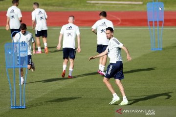 Sergio Busquets berpeluang main saat Spanyol hadapi Polandia