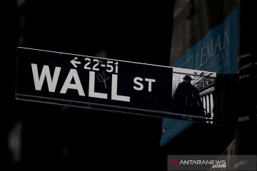 Wall Street ditutup beragam dengan fokus kepada bank-bank sentral