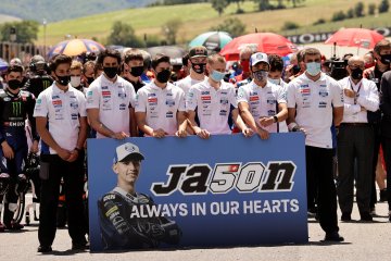 Nomor balap 50 Jason Dupasquier dipensiunkan untuk kelas Moto3