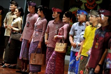 Kreasi busana tradisional Bali
