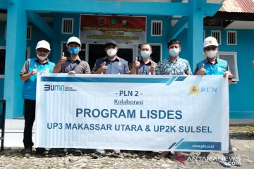 32 keluarga di Dusun Tanete Maros teraliri listrik PLN