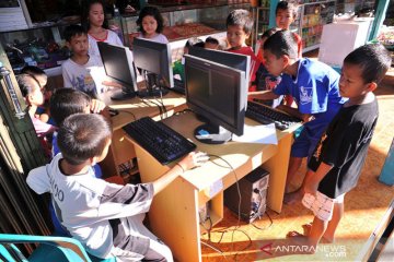 Akademisi ingatkan masyarakat pegang nilai Pancasila di dunia maya