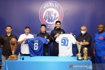 Arema FC resmi perkenalkan Renshi Yamaguchi dan Adilson Maringa