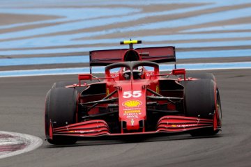 Ferrari bergulat dengan masalah keausan berlebihan ban depan