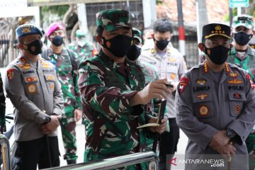 Panglima-Kapolri dan Menkes tinjau sarana isolasi di Cengkareng