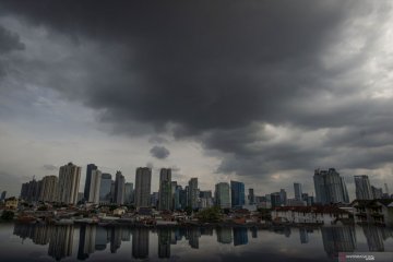 Anomali cuaca di Ibu Kota akibat gangguan atmosfer