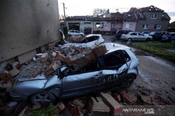 Tornado langka melanda Ceko