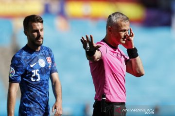 Hujan penalti warnai Euro 2020, ketua wasit UEFA bela VAR