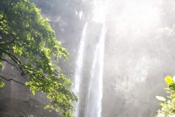 Masyarakat Mukomuko membangun sarana penunjang wisata air terjun