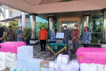 Peruri berikan bantuan APD untuk tenaga kesehatan di Karawang