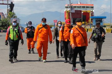 Basarnas Surabaya kirim kapal untuk cari korban kecelakaan KMP Yunicee