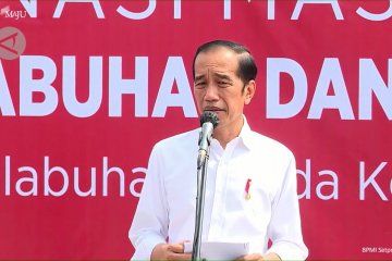 Presiden tinjau vaksinasi massal di pelabuhan dan terminal Jakarta