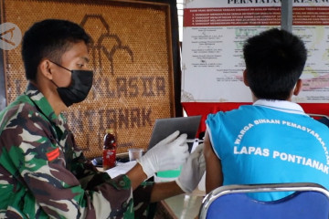 250 Narapidana di Lapas Pontianak divaksinasi COVID-19