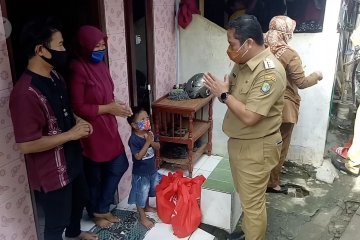 Cegah stunting, Wali Kota Tangerang bagikan bantuan
