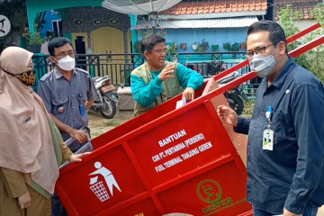 Pertamina salurkan bantuan dukung pengembangan bank sampah di Cilegon