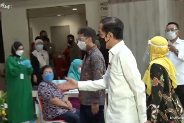 Presiden Jokowi tinjau vaksinasi massal COVID-19 di Depok dan Tangerang