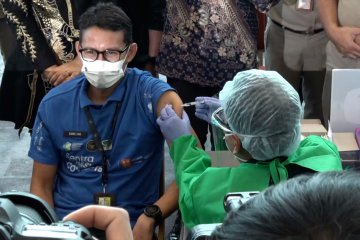 Jalani vaksinasi COVID-19, Sandi Uno rancang paket wisata vaksinasi
