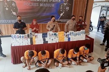 Polres Madiun ringkus sindikat pembobol toko ponsel