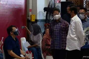 Presiden tinjau vaksinasi COVID-19 di Stasiun Bogor
