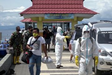 Ratusan karyawan tambang emas dikarantina di Ternate dan Tobelo