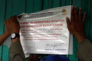 Satpol PP Semarang segel swalayan pelanggar protokol kesehatan
