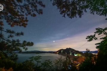 Video time-lapse tampilkan galaksi Bima Sakti di atas waduk terbesar di Beijing