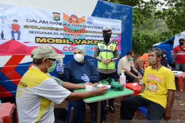 Mobil vaksinasi COVID-19 keliling Sat Lantas Polresta Bandar