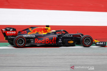 Aksi pembalap pada sesi latihan F1 Austria di Red Bull Ring