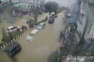 Sejumlah kawasan di Samarinda terendam banjir bersamaan hujan deras
