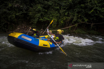 Wisata Petualangan Arum Jeram Di Kalsel