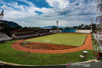 Melihat dari dekat Stadion Mandala yang akan digunakan sebagai venue PON