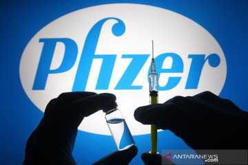 Pfizer: Karyawan wajib vaksin atau tes COVID tiap pekan
