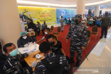 Serbuan vaksin TNI suntik seribu pengunjung Duta Mall Banjarmasin