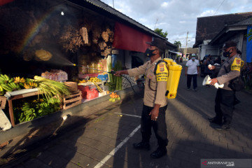 Perketat prokes di pasar tradisional saat PPKM Darurat di Bali