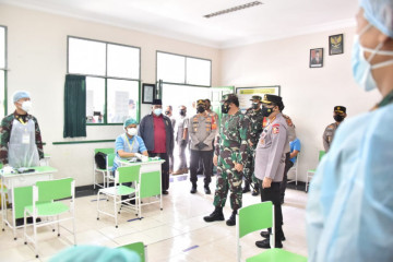 Panglima TNI semangati tenaga kesehatan yang layani vaksinasi