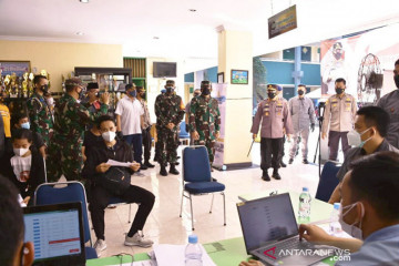 Panglima TNI harapkan 3 juta warga Jakarta Timur tervaksinasi COVID-19