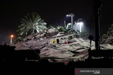 Korban tewas gedung runtuh di Florida bertambah