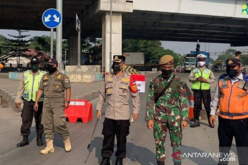 Kapolrestro Jakarta Utara tinjau pembatasan mobilitas di Cilincing