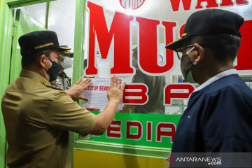 Pemkot Jakarta Utara tertibkan warung makan layani pembeli di tempat