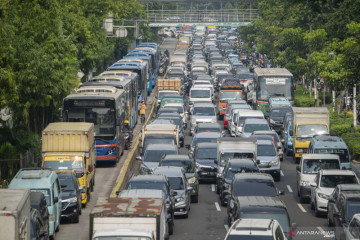 Anies: Kasihan karyawan kalau pimpinan memaksa masuk saat PPKM Darurat