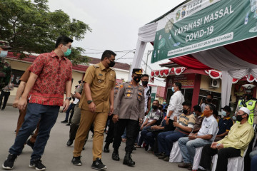 Pemkot Medan terus menggenjot target penerima vaksinasi COVID-19