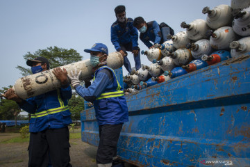 Sudinhub Jakbar kawal truk bawa 484 tabung gas oksigen selama PPKM