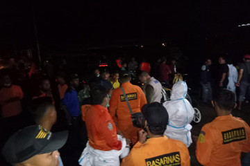 Tim SAR evakuasi jenazah pencari kerang di Waduk Pusong