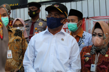 Menko PMK minta Lampung tambah pasokan tabung oksigen bagi pasien