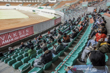 Warga datangi Stadion Pakansari untuk vaksinasi COVID-19